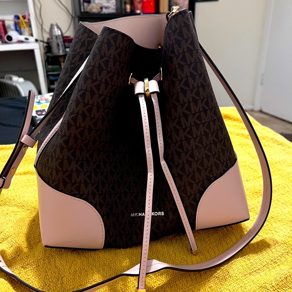 Michael Kors Bucket Bag